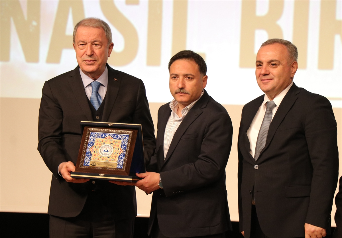 Kayseri'de "Hangi Eğitim, Nasıl Bir Gelecek" konulu sempozyum düzenlendi
