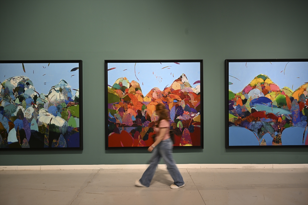 Ressam Hakan Esmer'in, "Kıyıdan İçeri" sergisi CerModern'de açıldı