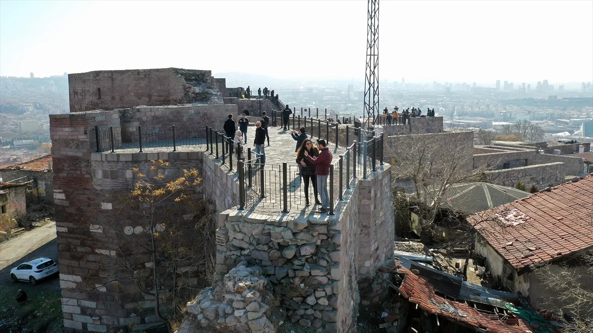 Ankara Kalesi'nde ziyaretçi konforunu ve güvenliğini artırmak için düzenleme yapıldı