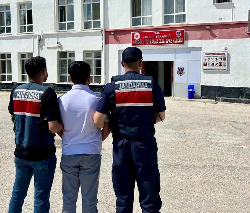 Kırşehir'de hakkında 12 yıl hapis cezası bulunan firari yakalandı