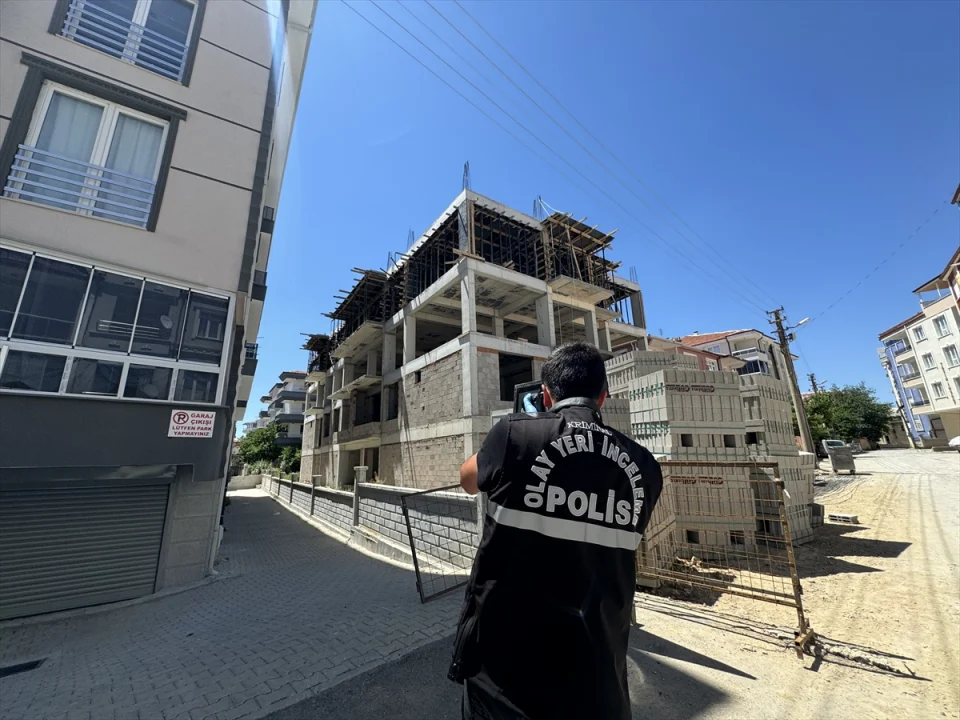 Karaman'da inşattan düşen işçi ağır yaralandı