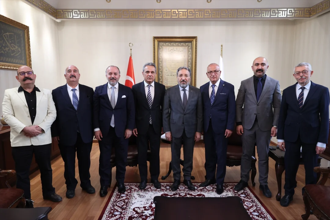 Diyanet İşleri Başkanı Arpaguş, Alevi Vakıflar Federasyonu heyetiyle görüştü