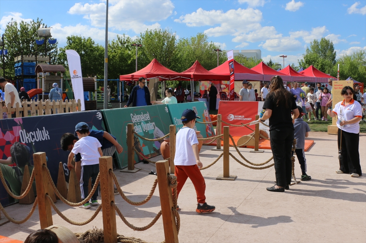 Eskişehir'de çocuklar "EtnoTır" ile geleneksel sporları deneyimledi