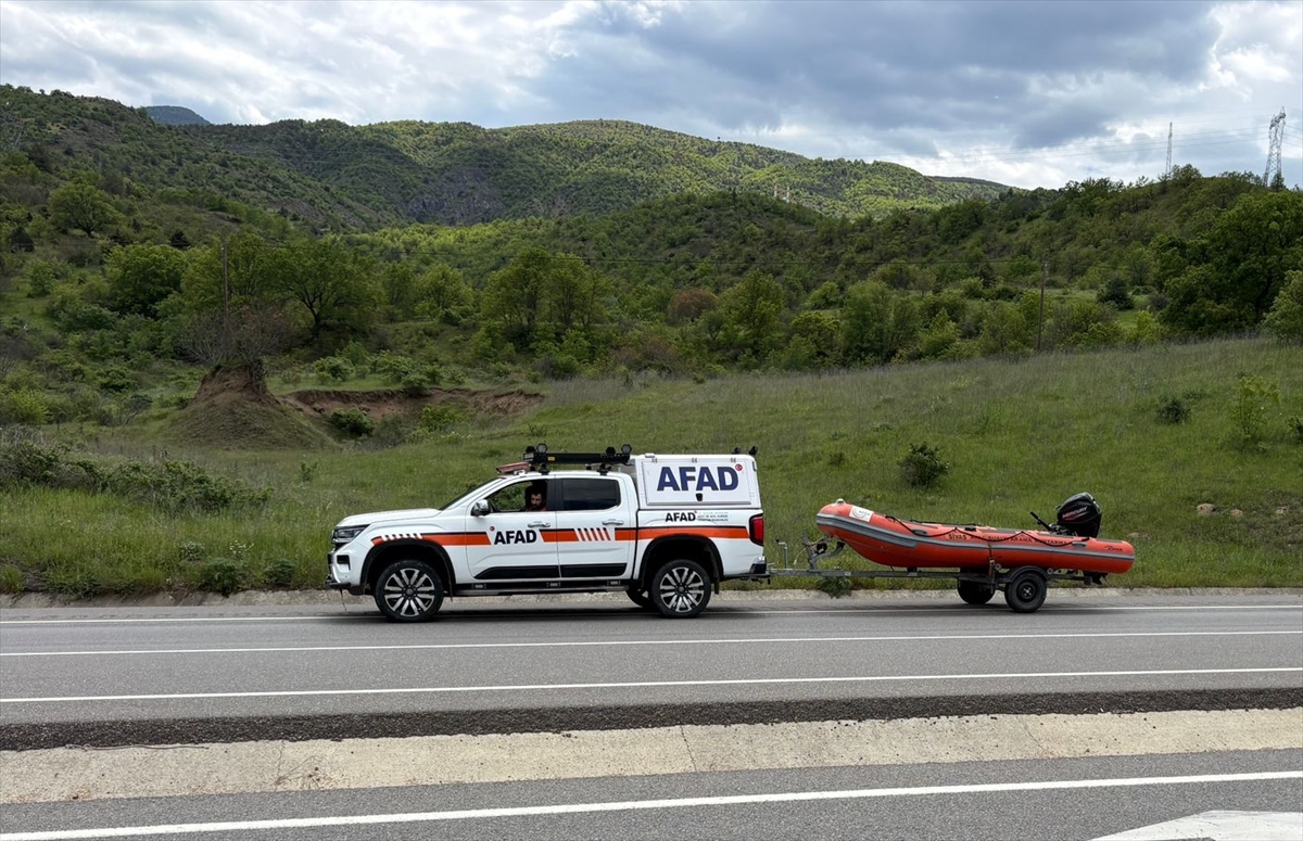 Sivas'ta devrilen otomobildeki 1 kişi öldü, 1 kişi yaralandı