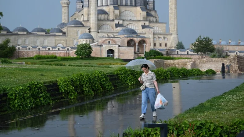 EDİRNE’DE SAĞANAK HAYATI ETKİLEDİ